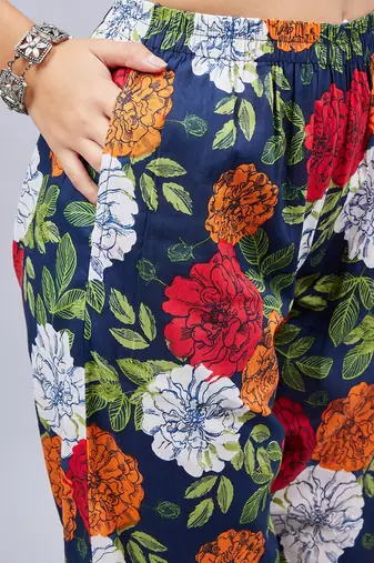 Winred woman blue floral print lace detailing kurta set