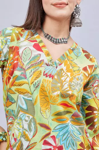 Winred woman multicolour printed v-neck co-ord set