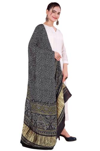 DesiButik Silk Dupatta with Zari Work 36*102 inches