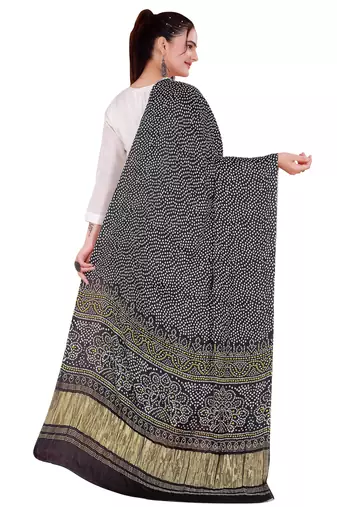 DesiButik Silk Dupatta with Zari Work 36*102 inches