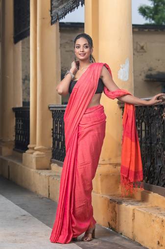 Pink Cotton Solid Body Handloom Saree