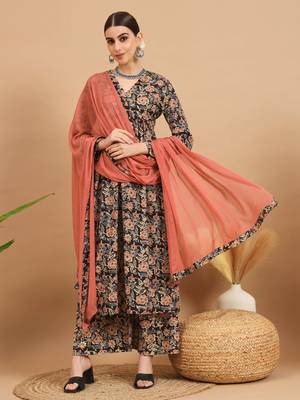 Vbuyz Women'S Kalamkari Print Alia Cut Cotton Black Stitched Kurta Palazzo With Dupatta 1