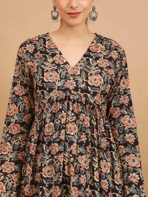 Vbuyz Women'S Kalamkari Print Alia Cut Cotton Black Stitched Kurta Palazzo With Dupatta 4
