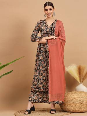 Vbuyz Women'S Kalamkari Print Alia Cut Cotton Black Stitched Kurta Palazzo With Dupatta 6