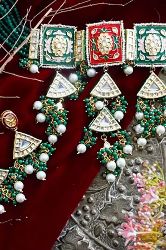Red green kundan necklace set