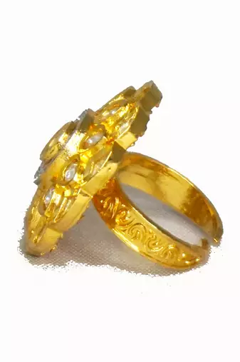 Round white kundan ring
