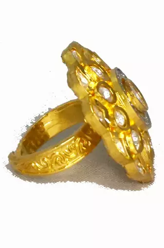 Round white kundan ring