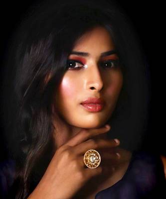 Kundan white ring 1