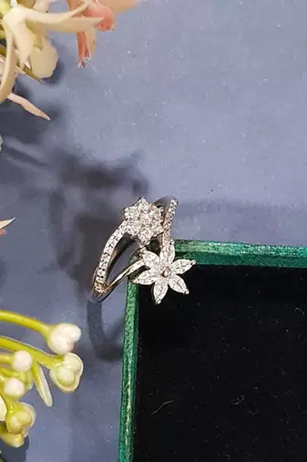 Floral silver ring