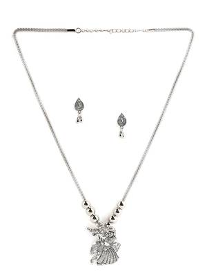 GERMAN SLIVER NECKLESS FOR WOMEN IN REGULAR USE 1