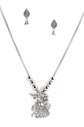 GERMAN SLIVER NECKLESS FOR WOMEN IN REGULAR USE