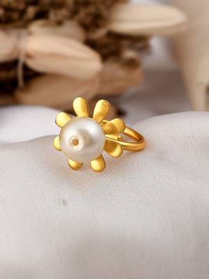 Gold plated handcrafted floral pearl bead finger ring 1