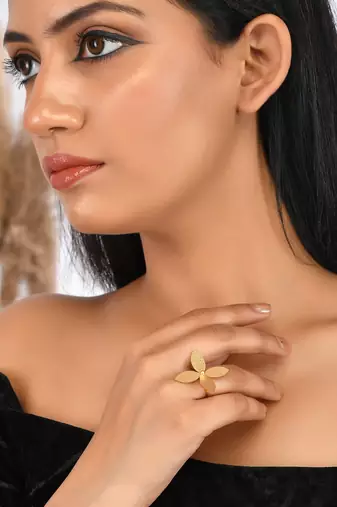 Floral textured adjustable ring