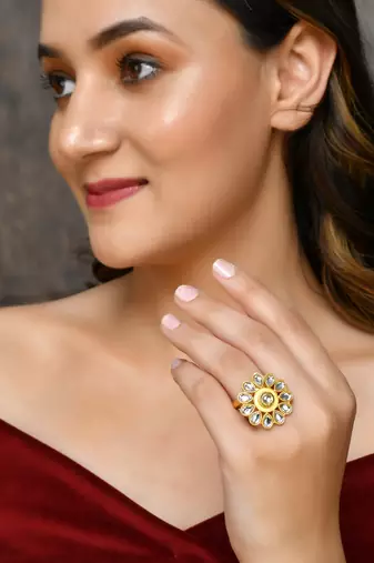 Floral kundan ring