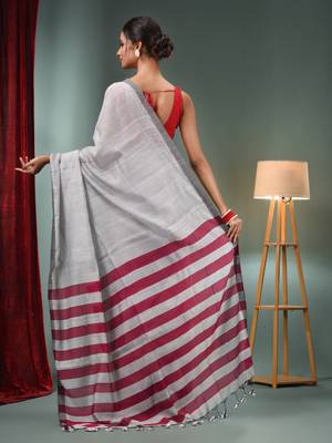Grey Cotton Blend Handwoven Saree With Stripes Pallu 4