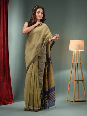 Beige Cotton Blend Handwoven Saree With Ghicha Pallu 2
