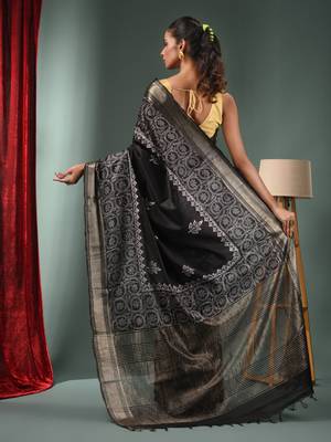 Black Blended Silk Handwoven Saree With Woven Zari Border 4