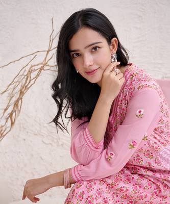 Petunia pink kurta with narrow pants 3