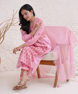 Petunia pink kurta with narrow pants 5