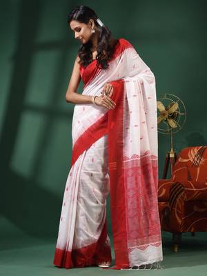 White Cotton Handwoven Saree With Texture Designs 3