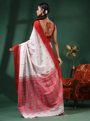 White Cotton Handwoven Saree With Texture Designs 4