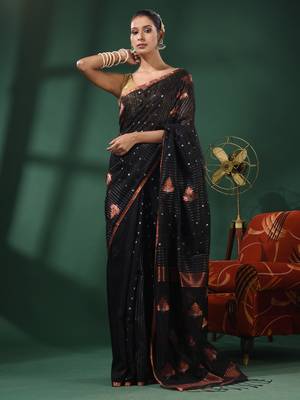 Black Matka Handwoven Saree With Texture Motifs 3