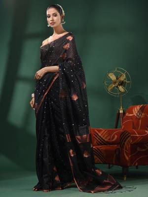 Black Matka Handwoven Saree With Texture Motifs 4