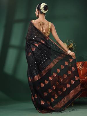 Black Matka Handwoven Saree With Texture Motifs 5