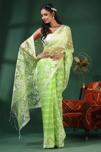 Light Green Muslin Handwoven Saree With Jamdani Designs