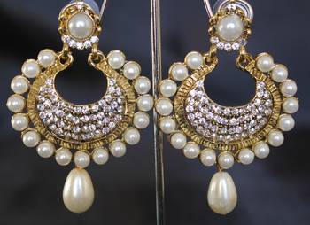 Beautiful Pearl and stone earrings 1