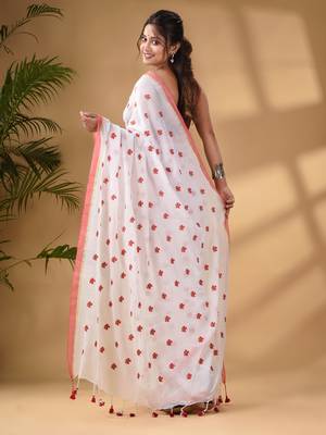 White Cotton Handwoven Soft Saree With Floral Motifs 4