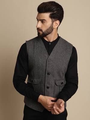Woolen waistcaot with patch pocket 2