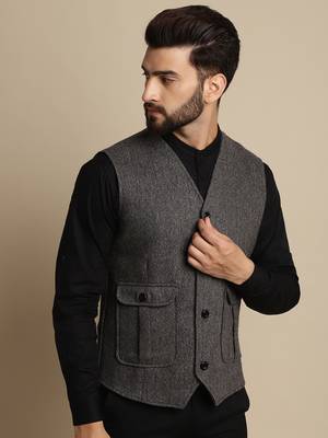 Woolen waistcaot with patch pocket 4