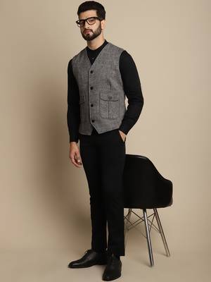 Woolen waistcaot with patch pocket 1