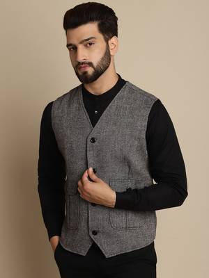Woolen waistcaot with patch pocket 2