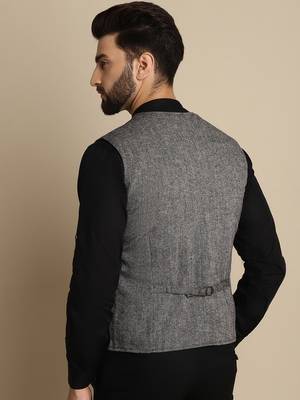 Woolen waistcaot with patch pocket 3