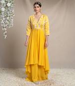 Yellow jacket set with applique.