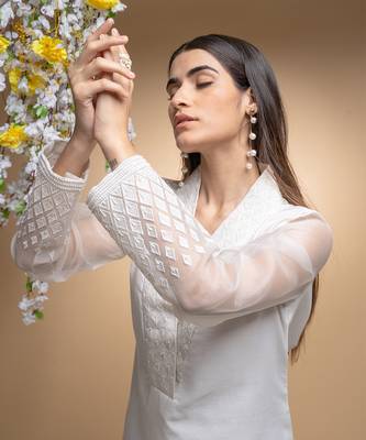 Ivory applique embroidered kurta set. 4