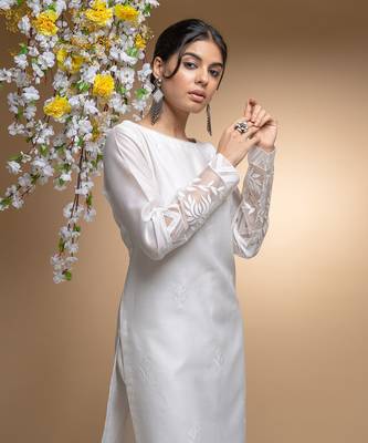 Ivory floral applique kurta set . 3