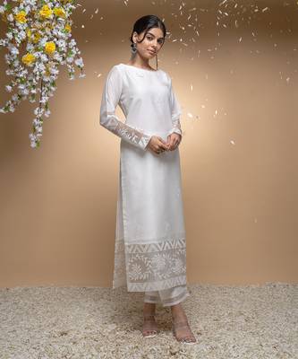 Ivory floral applique kurta set . 4