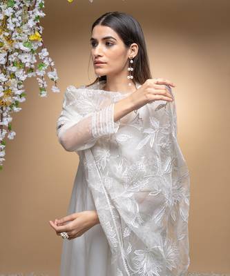 Ivory anarkali with organza dupatta. 3