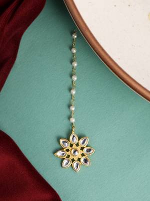 Gold plated kundan floral maang tikka 1