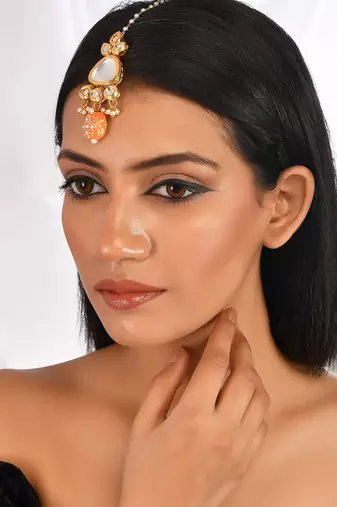 Kundan maang tikka