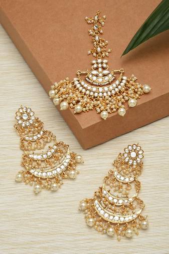 Designer Kundan Stone Bridal Dangler Pearl Stone Earrings Studs With Matching Maang Tikka