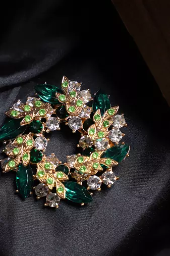 Aquastreet glitzy floral design green crystal brooch