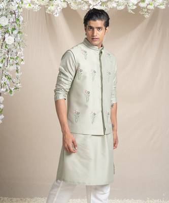 Olive bundi kurta set with all over floral motifs 3