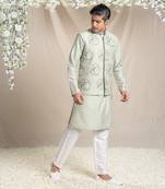 Olive bundi kurta set with floral motifs