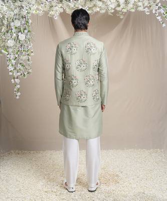 Olive bundi kurta set with floral motifs 3