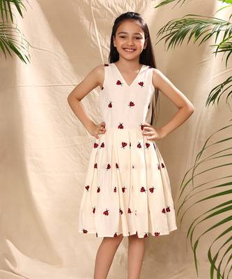 Off white  embroidered box pleat dress 4