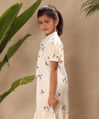 Off embroidered white midi dress with puff sleeves 2